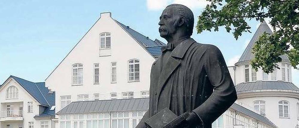 Ansichtssache. Mancher Besucher des Resorts Schwielowsee in Petzow sieht den Dichter Theodor Fontane – und denkt doch an den Betrüger Axel Hilpert.