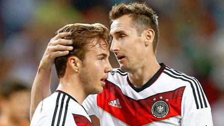 "Wir haben Stürmer", sagte Löw und meinte nicht nur Miroslav Klose (r.), sondern auch Mario Götze.