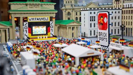 Vollkommene Stille beim Fußballgucken gibt es nur auf der Fanmeile im Legoland Discovery Centre am Potsdamer Platz.