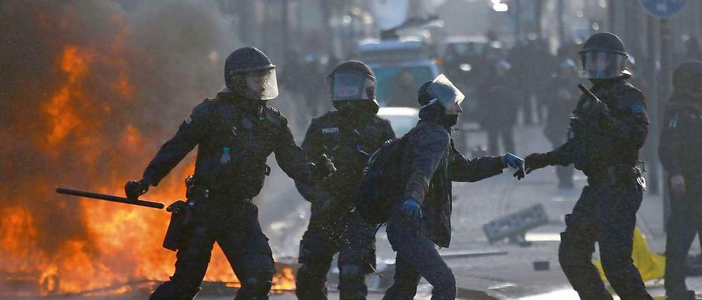 Gewaltvoller Protest. In Frankfurt gab es am Mittwoch zahlreiche Festnahmen und Verletzte.