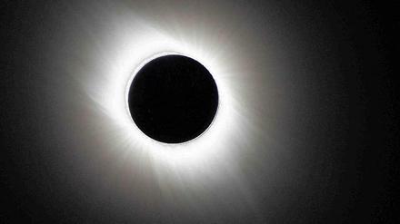 Auf den Färöer-Inseln wird es am Freitag eine totale Sonnenfinsternis geben. Der Ansturm ist groß.