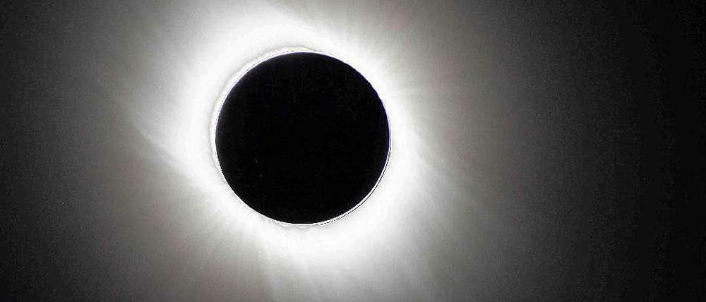 Auf den Färöer-Inseln wird es am Freitag eine totale Sonnenfinsternis geben. Der Ansturm ist groß.