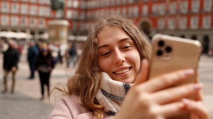 Das ist Alina Volik. Sie dokumentierte die russische Invasion via TikTok, bevor sie das Land verließ. Jetzt versucht sie, sich ein neues Leben in Madrid aufzubauen.