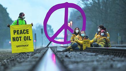 Aktivisten von Greenpeace demonstrierten Mitte März an der Erdölraffinerie der PCK-Raffinerie in Schwedt.
