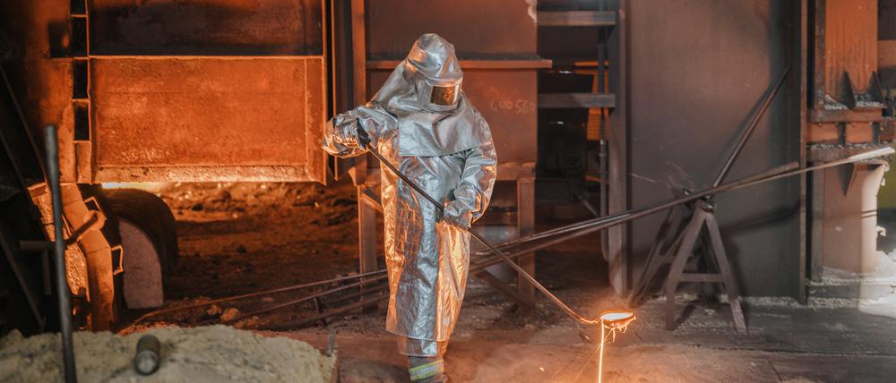 Der Stahlkonzern Salzgitter AG profitiert vom starken Geschäft in der Flachstahlsparte.