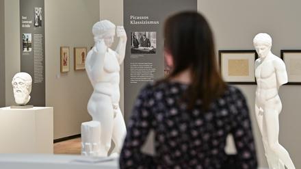 Vom 2. April bis 26. Juni 2022 werden rund 70 Radierungen, Lithographien, Skulpturen und Malerbücher von Pablo Picasso und seinen Zeitgenossen Georges Braque, Aristide Maillol und Henri Laurens auf Schloss Neuhardenberg zu sehen sein. Die Schau ist eine Kooperation der Stiftung Schloss Neuhardenberg mit dem Kunstmuseum Pablo Picasso in Münster.