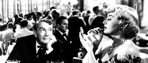 Um Himmels Willen. Aber 1950 passte das Nachschminken bei Tisch noch zum Weltbild.