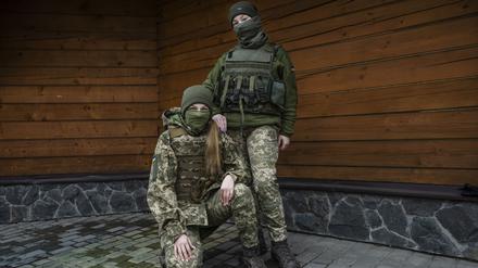 Zehntausende ukrainische Frauen kämpfen im Krieg.