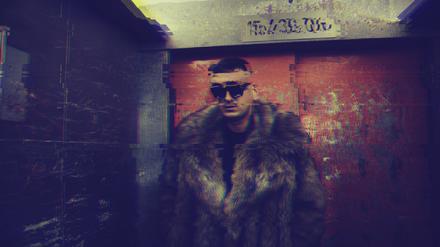 Unter dem Künstlernamen „Haftbefehl“ ist der Offenbacher Rapper Aykut Anhan bekannt. Seinen Fans möchte der Musiker nun NFT-Zertifikate im Internet verkaufen.