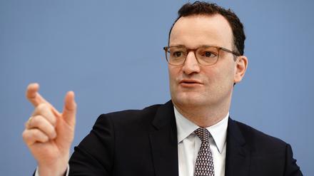 Jens Spahn (CDU) spricht bei einer Pressekonferenz