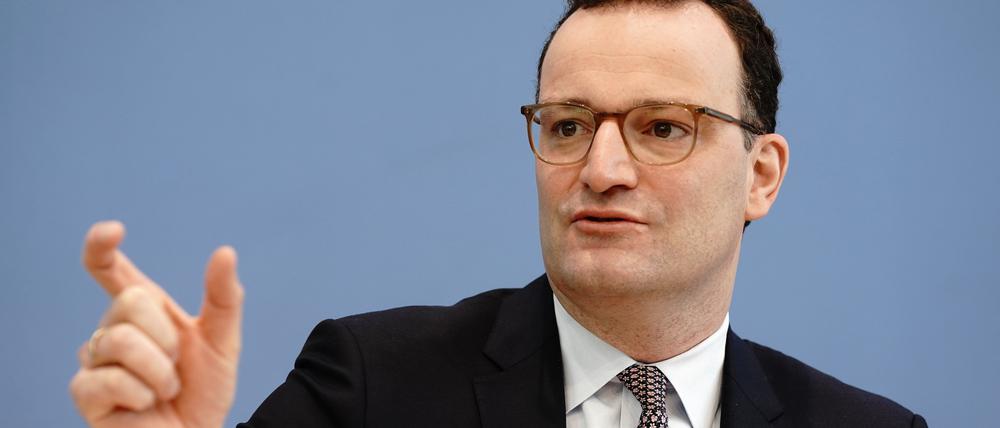 Jens Spahn (CDU) spricht bei einer Pressekonferenz