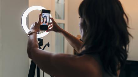 Influencer erreichen teilweise mehr Menschen als etablierte Medien.