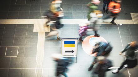 Für Hilfe hier entlang: Die Aufnahme von Geflohenen aus der Ukraine in Berlin.