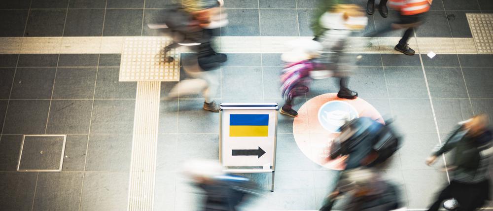 Für Hilfe hier entlang: Die Aufnahme von Geflohenen aus der Ukraine in Berlin.