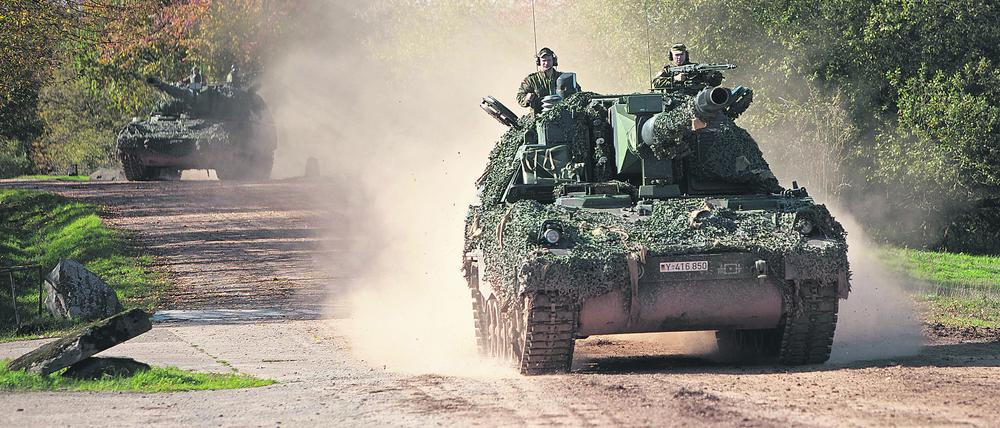 Eine Panzerhaubitze 2000 des Artilleriebataillons 295 aus Stetten am kalten Markt a.k.M.