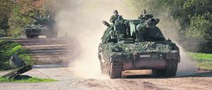 Eine Panzerhaubitze 2000 des Artilleriebataillons 295 aus Stetten am kalten Markt a.k.M.