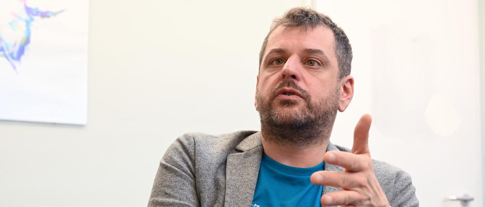 Werner Graf, Co-Fraktionsvorsitzender von Bündnis 90/ Die Grünen, in seinem Büro im Abgeordnetenhaus Berlin in der Niederkirchner Straße in Berlin-Mitte.