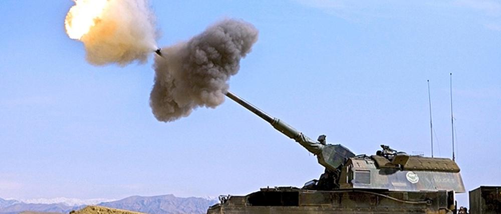 In Deutschland gebaut, aber von den Niederländern an die Ukraine geliefert: Eine Panzerhaubitze 2000 im Einsatz in Afghanistan im Jahr 2010.