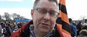 Sven B. mit dem Sankt-Georgs-Band bei einer Querdenker-Demonstration in Kassel.