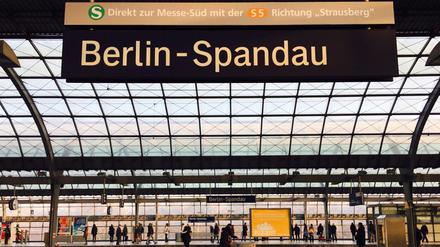 Links Hamburg, rechts Berlin. Mittendrin? Genau, Spandau.
