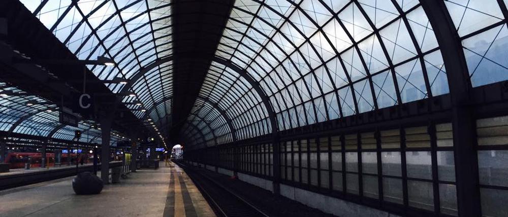 Hier der Blick vom Bahnsteig.