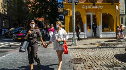 Louis Vuitton beziehungsweise der Konzern LVMH gilt als verhältnismäßig krisensicher. 