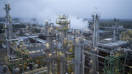 Raffiniert. Die Maschinen in Schwedt sind darauf ausgelegt, das schwere russische Öl zu verarbeiten. Und nur das.