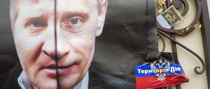 Offener Bruch. Rinat Achmetow (linke Hälfte) kam nach dem Ende der Sowjetunion zu unverschämtem Reichtum. Nach den ersten Kriegswochen stellte sich der ukrainische Oligarch gegen Russlands Präsidenten (rechte Hälfte) und sagte: „Putin ist ein Kriegsverbrecher.“  
