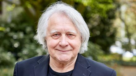 Peter Urban, Moderator und Musiker, bei einem Fototermin. Der langjährige Kommentator und Musikexperte kommentiert den Eurovision Song Contest (ESC) seit 1997.