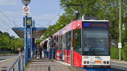 Bielefelder Pilotprojekt. Für 12,50 Euro im Monat – statt regulär 62 Euro – können Neumieter so oft mit Bussen und Bahnen fahren, wie sie mögen.