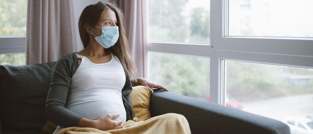 Erfährt die Schwangere, dass sie positiv ist, beginnt der Ärger. Manche Kliniken lehnen sie jetzt ab.