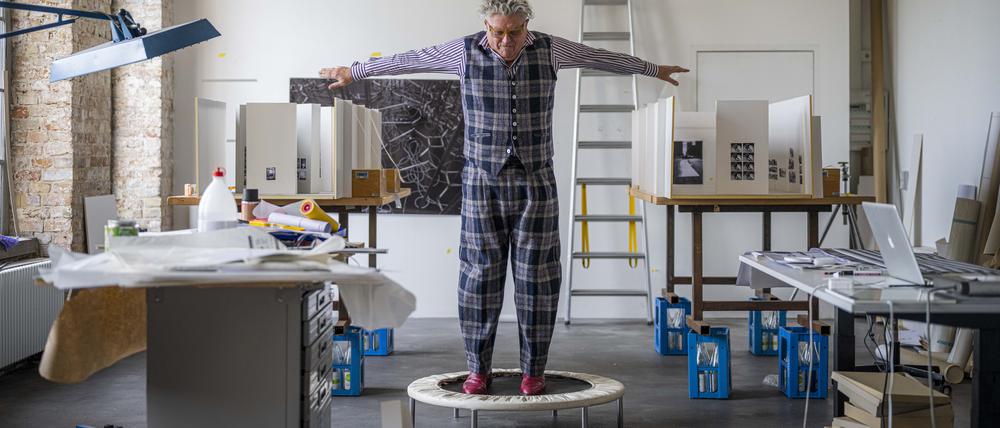 Schwung holen: Raimund Kummer in seinem Atelier.