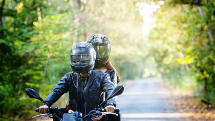 So offensichtlich wie dieses Paar teilen auch David und Sabine ihre Leidenschaft für Motorräder.