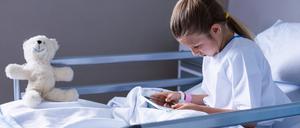 Kinderkrankenpfleger brauchen eine besondere Spezialisierung in ihrer Ausbildung, doch nicht alle Kliniken bilden gleich gut aus. 