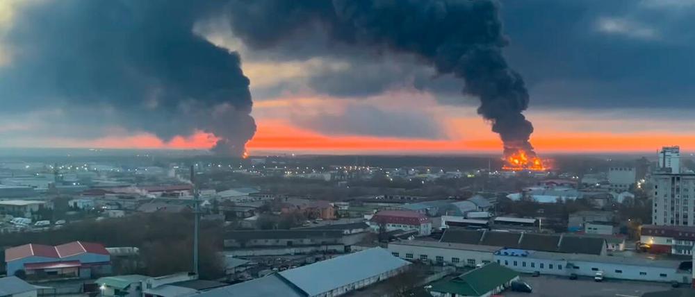 Öldepot in Brand in Russland.