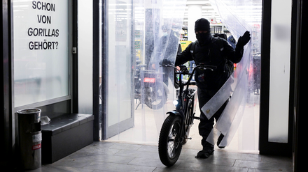 Lieferdienste nutzen „Dark Stores“ als Warenlager und Logistikzentren zur Belieferung der Umgebung.