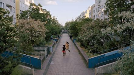 2022-04-11-AmEndeDerSonnenallee-LaufendeKinder 001