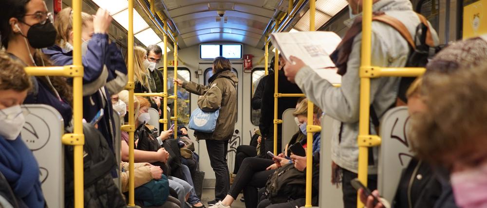 Volle Bahnen trotz leerer Taschen? Der 9-Euro-Fonds erfreut sich derzeit großer Beliebtheit.