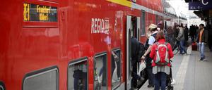 Zu den Hauptverkehrszeiten fahren schon heute fast alle verfügbaren S-und Regionalbahnen.