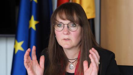 Katrin Lange (SPD), Brandenburger Ministerin der Finanzen und für Europa, spricht während eines Interviews mit der dpa. +++ dpa-Bildfunk +++