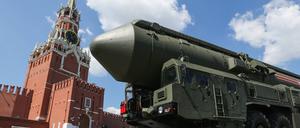 Interkontinentalrakete bei einer Militärparade auf dem Roten Platz in Moskau. 