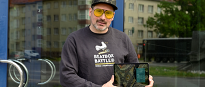 Der Künstler Bee Low hat sich die Rechte an einer virtuellen Version eines echten Bürohauses am Rathenauplatz in Grunewald gesichert.