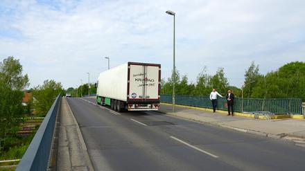 Kein Platz für Radfahrende auf der Gehrenseebrücke.