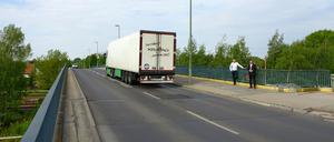 Kein Platz für Radfahrende auf der Gehrenseebrücke.