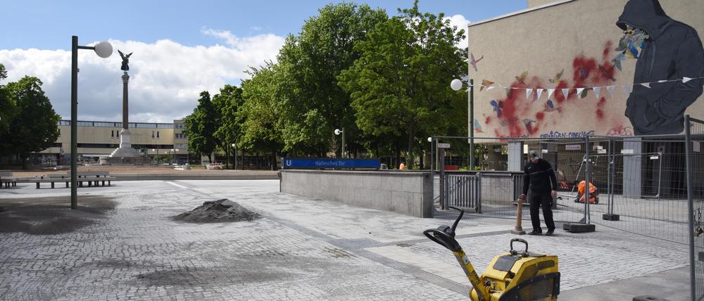 Der Mehringplatz in Berlin-Kreuzberg wird nach jahrelangen Umbau- und Verschönerungsarbeiten mit einem Straßenfest am Wochenende eröffnet. 