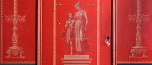 Im Zimmer hinter der kunstvoll verzierten Tür in den Thermen spielte der Kronprinz einst Billard.