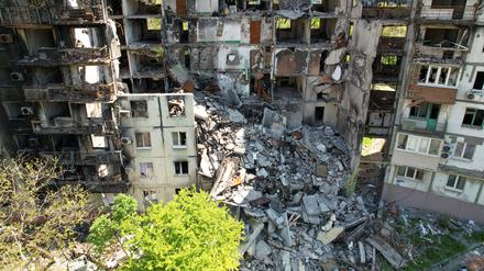 Zum Widersinn dieses Krieges zählt, dass die russische Armee nun gerade in den Gebieten des Landes wütet, in denen hauptsächlich russischsprachige Ukrainer leben. Hier ein Bild der Zerstörung in Mariupol.
