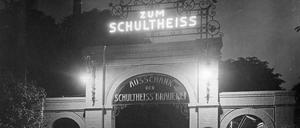 Im Jahre 1913 sorgten die Siemens-Schuckert-Werke für eine elektrische Beleuchtungsanlage im Ausschank der Schultheiss-Unions-Brauerei in Berlin-Hasenheide. 