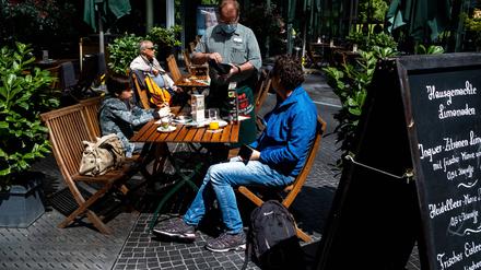 Gastronomen hoffen auf weitere warme Tage im Herbst - und auf die Erlaubnis, Heizpilze aufzustellen.