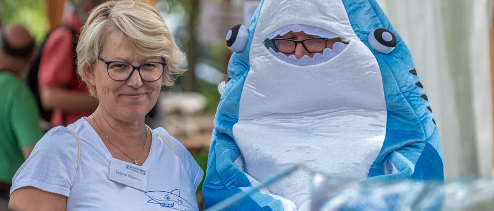 „Coole Haie beißen nicht“ – so heißt der Praxisratgeber, den Sabine Clausen und zahlreiche andere Pädagog:innen entwickelt haben.